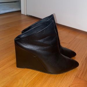 Vince closed toe wedge black leather mule